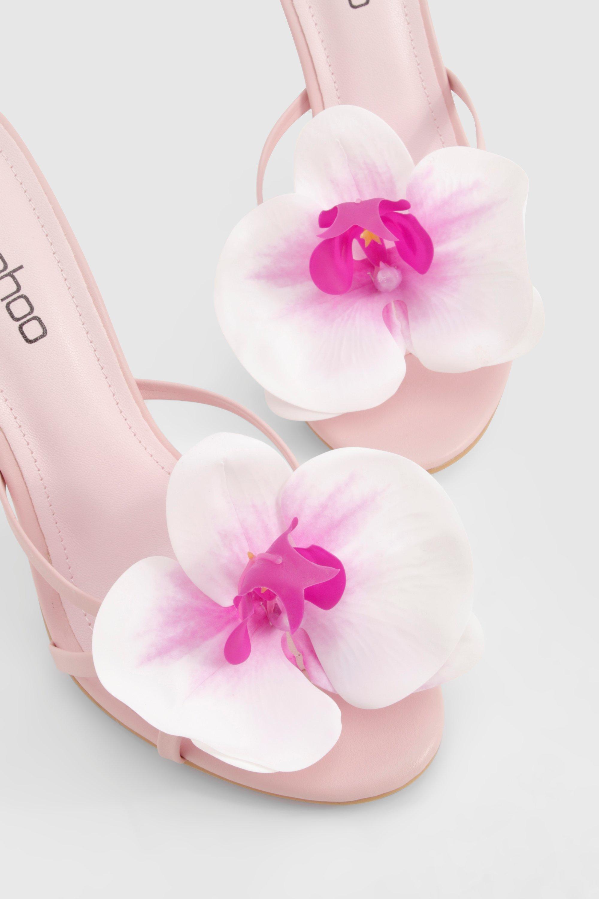 Sandali Mules con dettagli a fiori laccetti e tacco boohoo IT